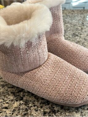 Kelly & Katie- Plush Knit Pink Women's Cozy Slipper Boots